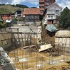 Novi Pazar: Obrušio se potporni zid na gradilištu, povukao i deo kuće 
