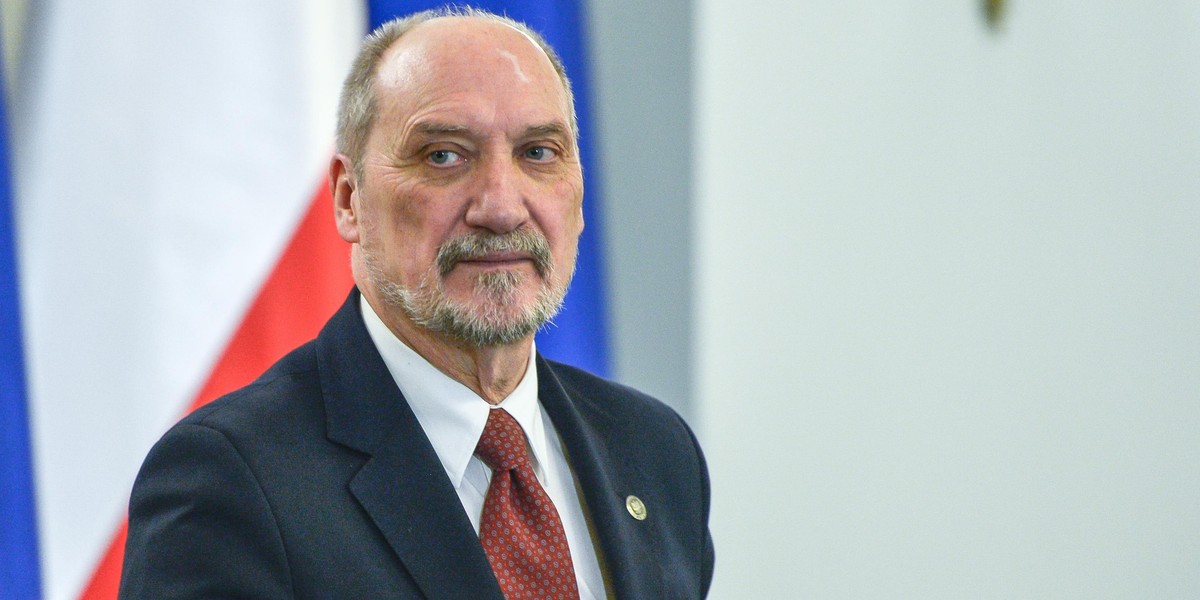 Macierewicz da 100 milionów na muzeum