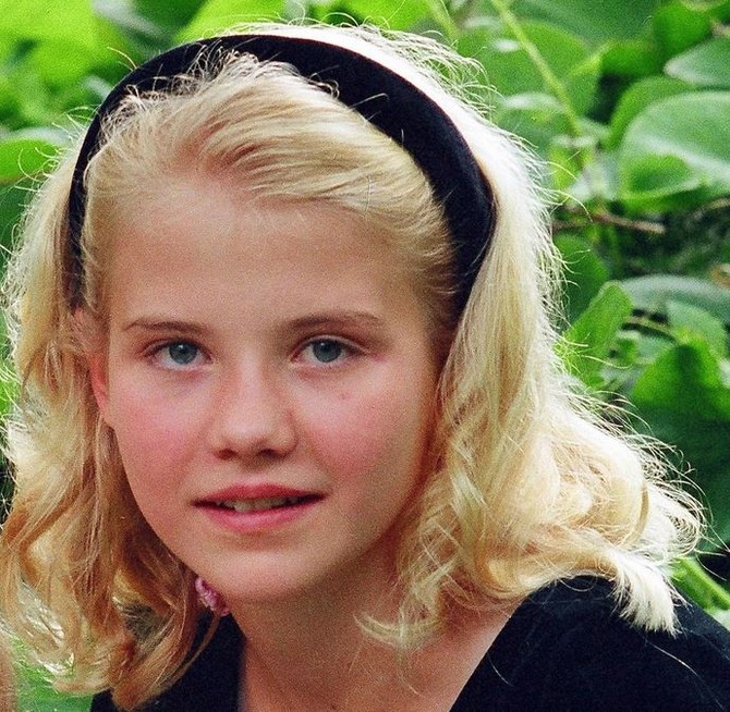 Elizabet Smart u dvorištu svoje kuće 2002.