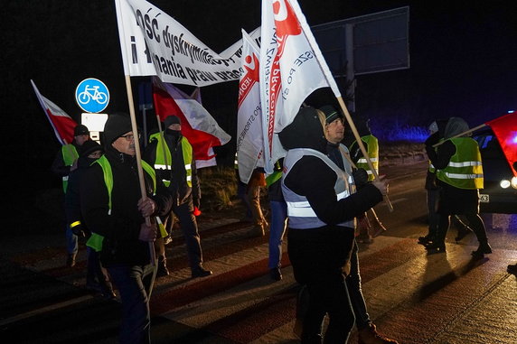 Pracownicy spółki Elbest Security zablokowali drogi dojazdowe do kopalni i elektrowni Bełchatów