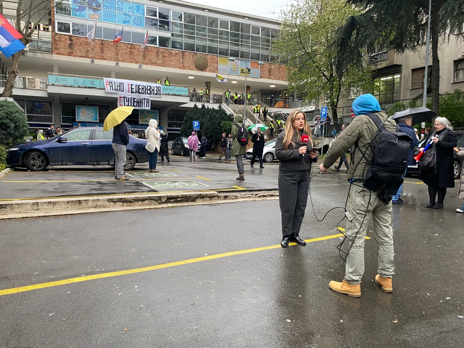 Uključenje reporterke RTS u Takovskoj