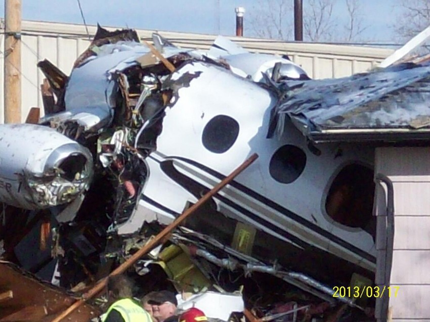 Letelica je u padu oštetila tri kuće