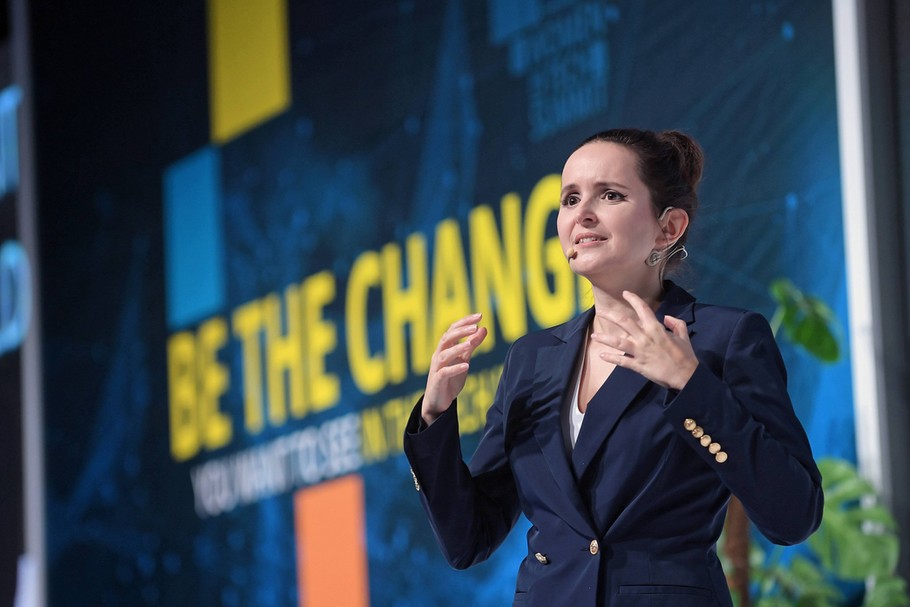 Dyrektor zarządzająca Fundacji Edukacyjnej Perspektywy, inicjatorka kampanii społecznej „Dziewczyny na politechniki” dr Bianka Siwińska podczas inauguracji Women in Tech Summit.