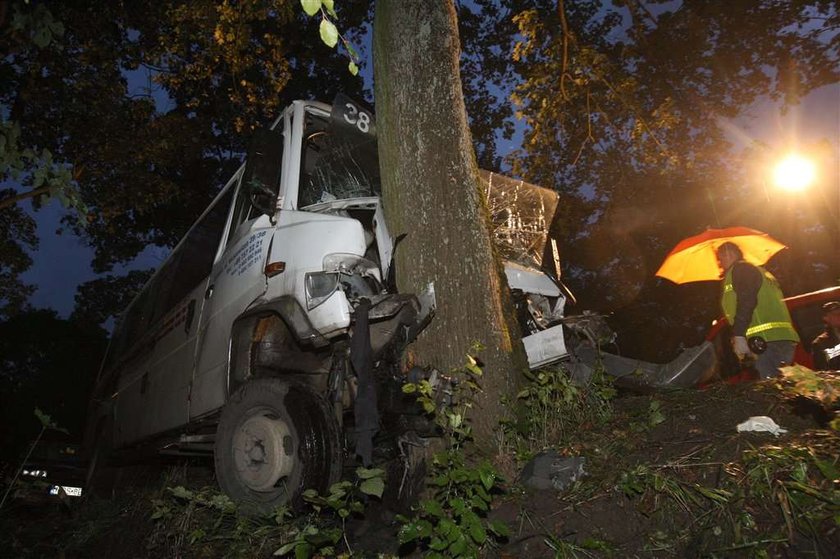 Wypadek busa. 12 rannych, 1 osoba nie żyje!