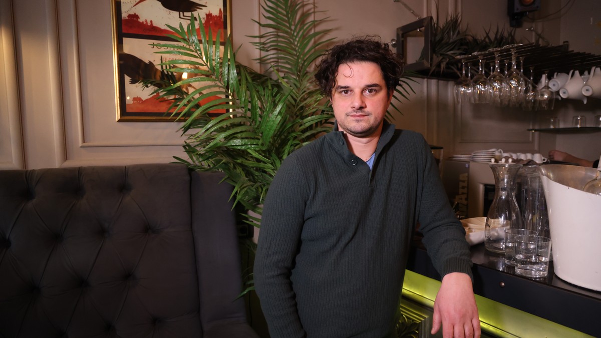 "ZARAĐUJEM NOVAC OD SVOJE RANJIVOSTI" Vlada Aleksić i Nikola Rakočević u iskrenom razgovoru, progovorili i o muško-ženskim odnosima: Ima manipulacije (VIDEO) Kép