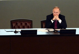 Putin daje show przed wyborami [OPINIA]