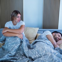 Sleep divorce: a párok külön alvása erősítheti is a kapcsolatot
