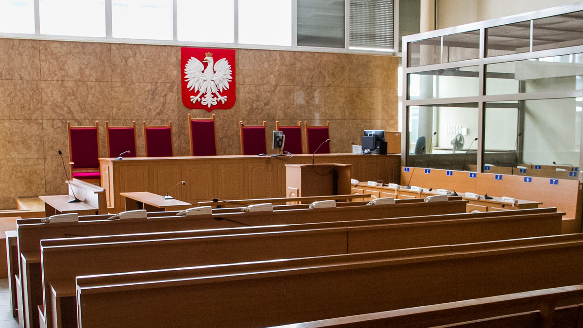 Prokuratura w Poznaniu prowadzi śledztwo w sprawie ujawnienia przez stację telewizyjną danych osób podczas procesu o zabójstwo Ewy Tylman. Proces Adama Z., oskarżonego o zabójstwo młodej kobiety, toczy się przed poznańskim sądem.