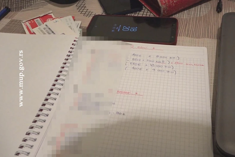 U stanu pronađeni spiskovi, novac, mobilni telefoni