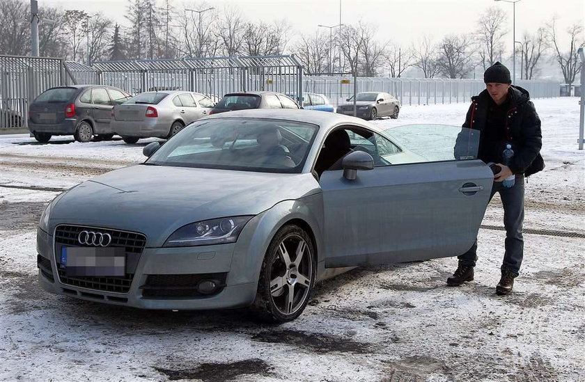 Mają majątek na parkingu