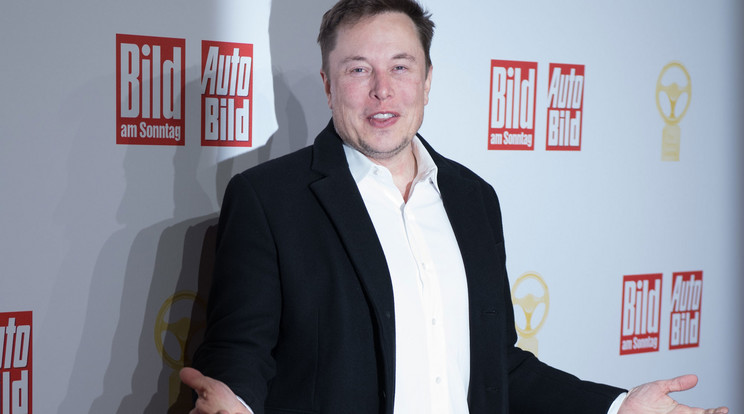 Elon Musk a Bild és az Auto Bild közös, európai díjátadóján / Fotó: Northfoto