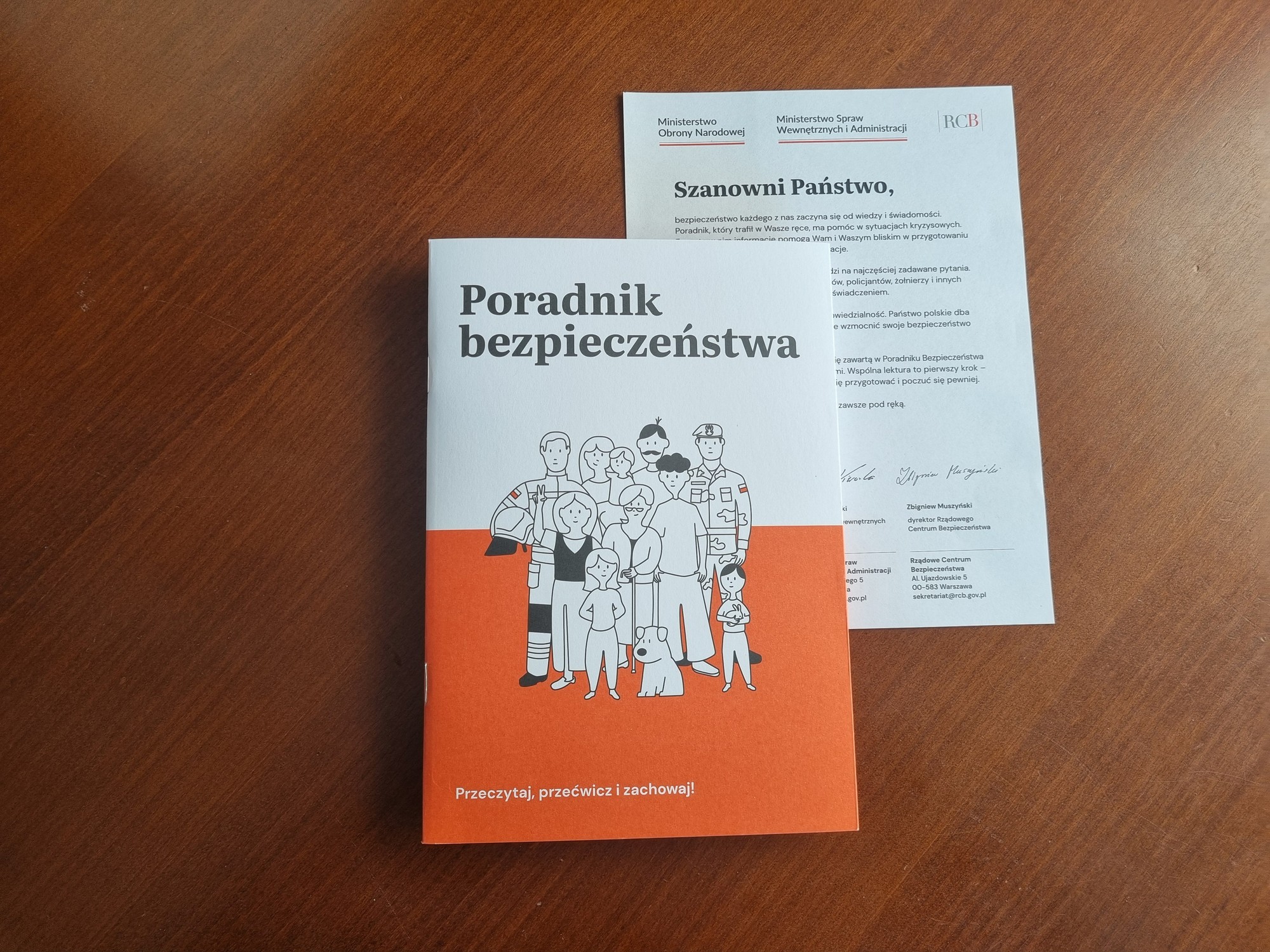 Poľská vládna príručka pre krízové situácie.