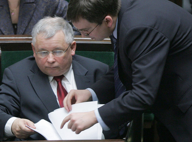 Kaczyński nielegalnie czytał tajne akta?