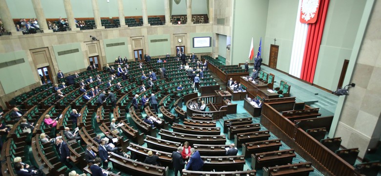 Zakaz aborcji wchodzi do Sejmu. Usunięcie ciąży tylko, gdy zagrożone jest życie matki, w innych przypadkach więzienie