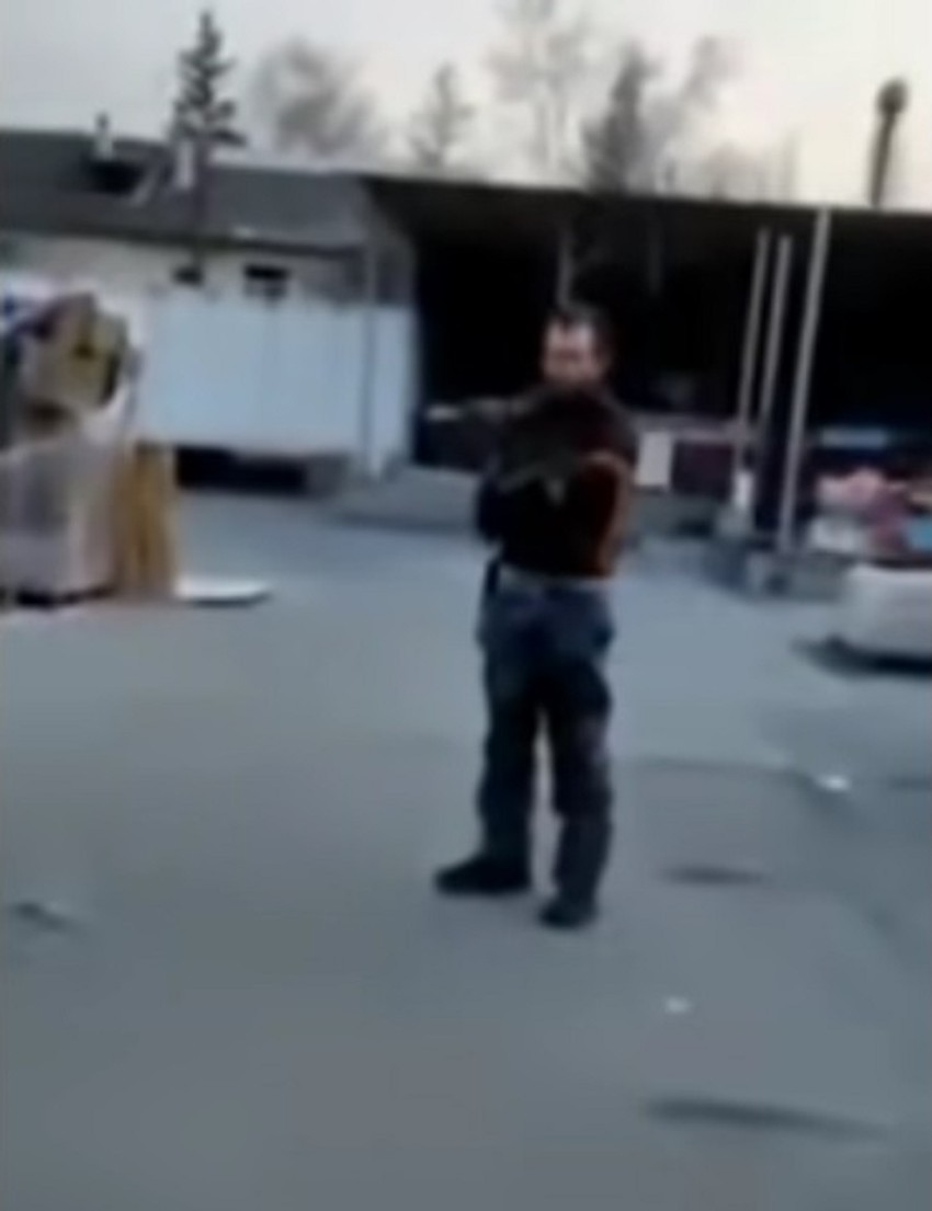 Snimak na kojem navodno ukrajinski vojnici pucaju na ruske zarobljenike