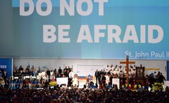 Przesłanie Maćka Cieśli - wolontariusza, który zmarł na raka - na spotkaniu z papieżem: Chciałbym po prostu żyć