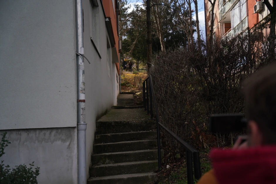 Prolaz u koji je odvukao devojku