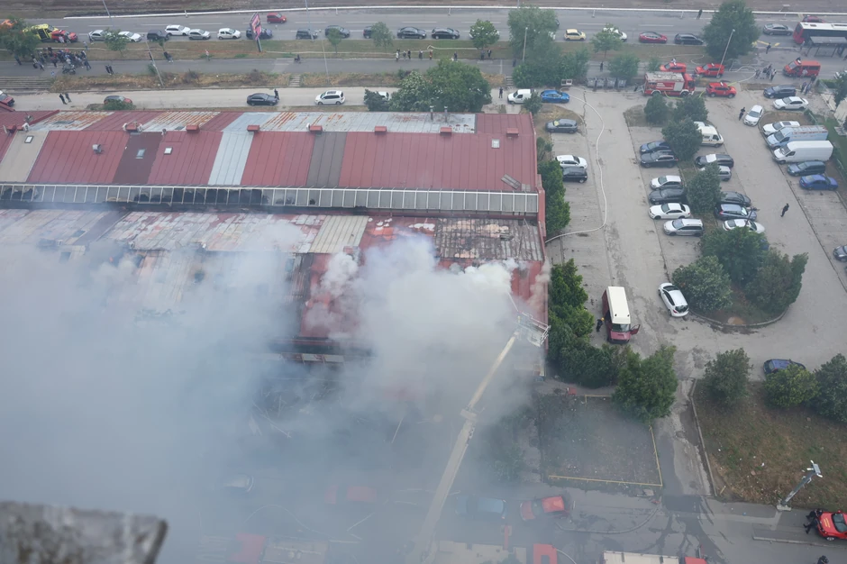 Ogroman požar u tržnom centru na Novom Beogradu