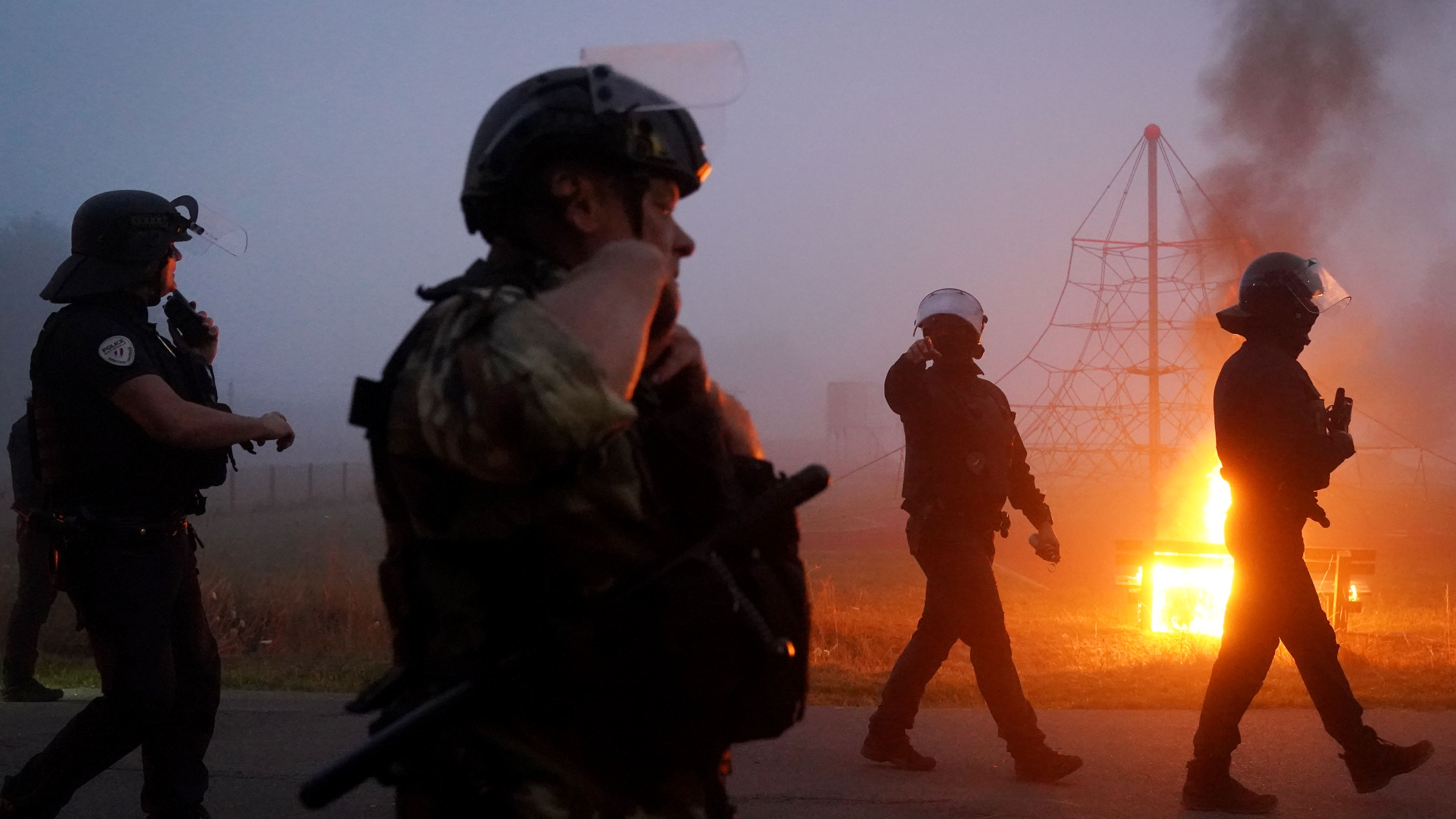 Migrants and French riot police clash in coastal town