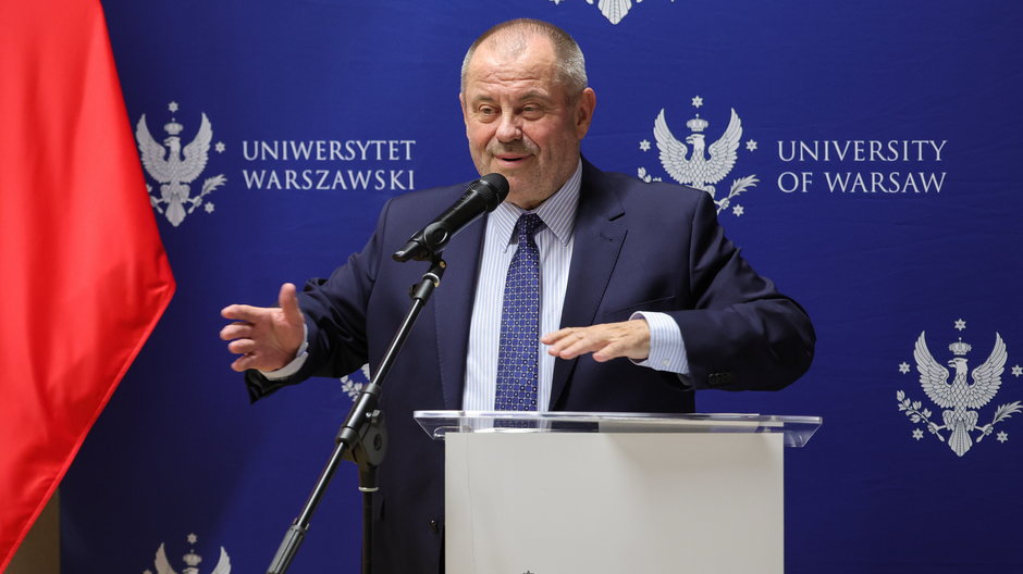 Rektor Uniwersytetu Warszawskiego prof. Alojzy Nowak miał dorabiać w pięciu firmach
