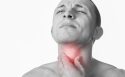 Ból gardła, chrypka, owrzodzenie jamy ustnej to może być rak. Zrób badania bezpłatnie