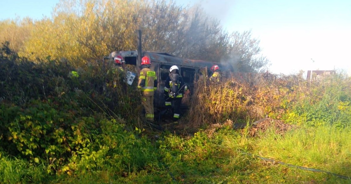 Dramat w Medyce. W spalonym, wojskowym aucie znaleźli zwłoki mężczyzny