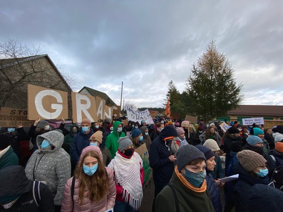 "Matki na granicę". Protest przed siedzibą Straży Granicznej