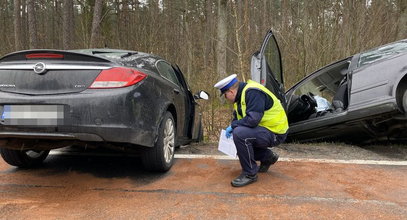 Opel zderzył się z ciężarówką. 31-latka w zaawansowanej ciąży została ranna