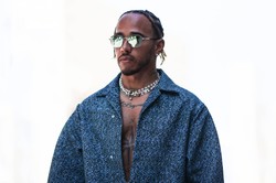 Hamilton obwieszony biżuterią. To protest przeciwko przepisom FIA [FOTO]