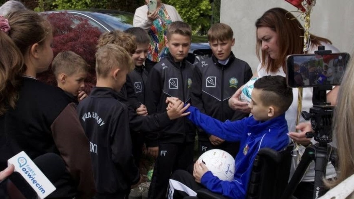 13-letni Jacek przez rok był w śpiączce. Właśnie wrócił do domu. W tle niezwykła historia