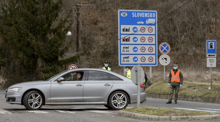 Megint meghosszabbították a határellenőrzést a szlovák-magyar határon / Fotó: MTI/Komka Péter