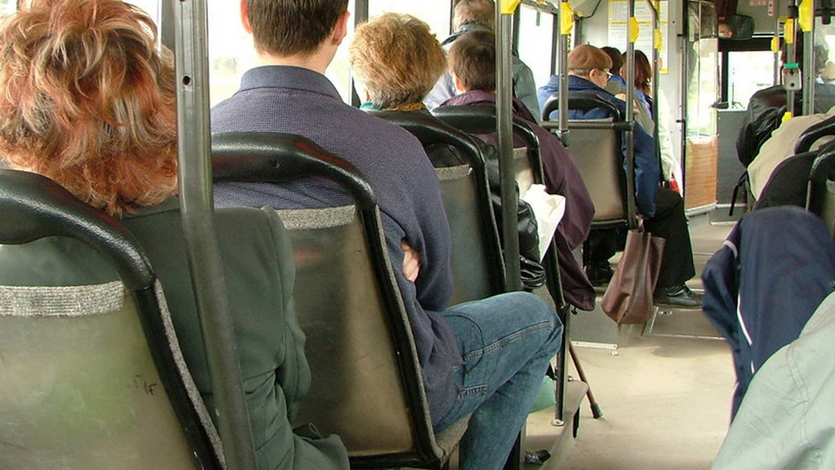 16 miesiącach po wprowadzeniu darmowej komunikacji we wsi Ornontowice w powiecie mikołowskim, zdecydowano o przywróceniu opłat za przejazd "autobusem gminnym". Powodem zmiany jest konieczność spłaty zobowiązań wobec Jastrzębskiej Spółki Węglowej.