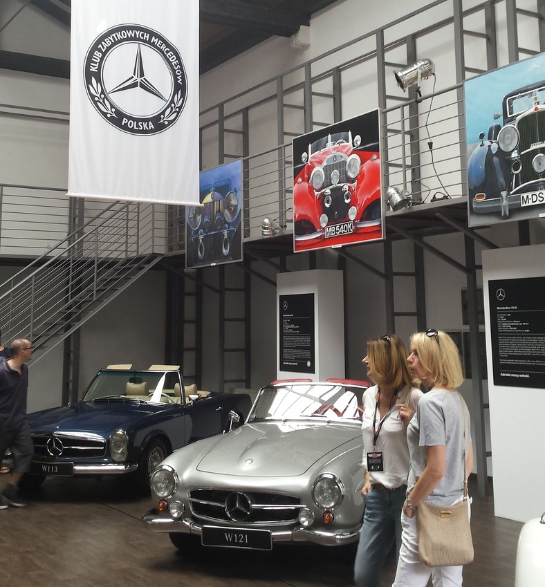 Classic Moto Show Krakow stoisko Mercedesa i Klubu Zabytkowych Mercedesow