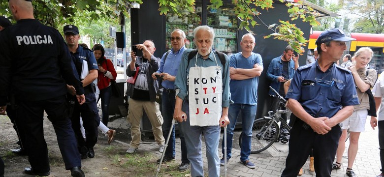 Gorąco na obradach KRS. Ziobro spiera się z Pawłowicz, a pod siedzibą Rady protestują Obywatele RP