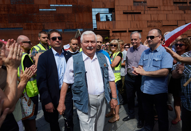 Skan pozwu zamieścił w środę na portalu społecznościowym Wałęsa. PAP potwierdziła w PiS, że J. Kaczyński skierował przeciwko Wałęsie pozew o naruszenie dóbr osobistych.