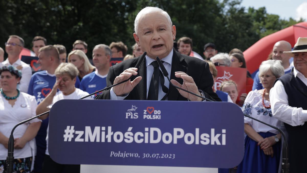 Prezes PiS Jarosław Kaczyński podczas pikniku rodzinnego PiS w Połajewie, 30.07.2023 r.