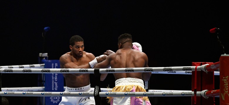 Anthony Joshua  zmasakrował Francisa Ngannou. Brutalny nokaut w 2. rundzie