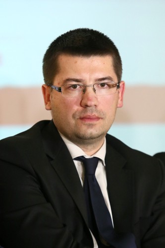 6. Mariusz Haładyj – radca prawny, ukończył studia prawnicze na Katolickim Uniwersytecie Lubelskim oraz podyplomowe na UW. Pracował w NIK oraz Ministerstwie Finansów. Obecnie wiceminister gospodarki.
<br><br>
Zmienia oblicze rządowej legislacji. Uruchomił portal konsultacji online, który pozwala każdemu wypowiedzieć się o projektach aktów prawnych. Współtworzył także program „Lepsze regulacje 2015” (przyjęty przez rzad w 2013 r.), którego celem jest zwiększenie udziału obywateli w procesie stanowienia prawa.
<br><br>
<a title=