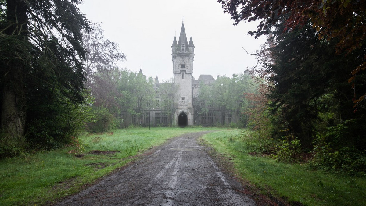 Opuszczony zamek Miranda w Celles (Belgia)