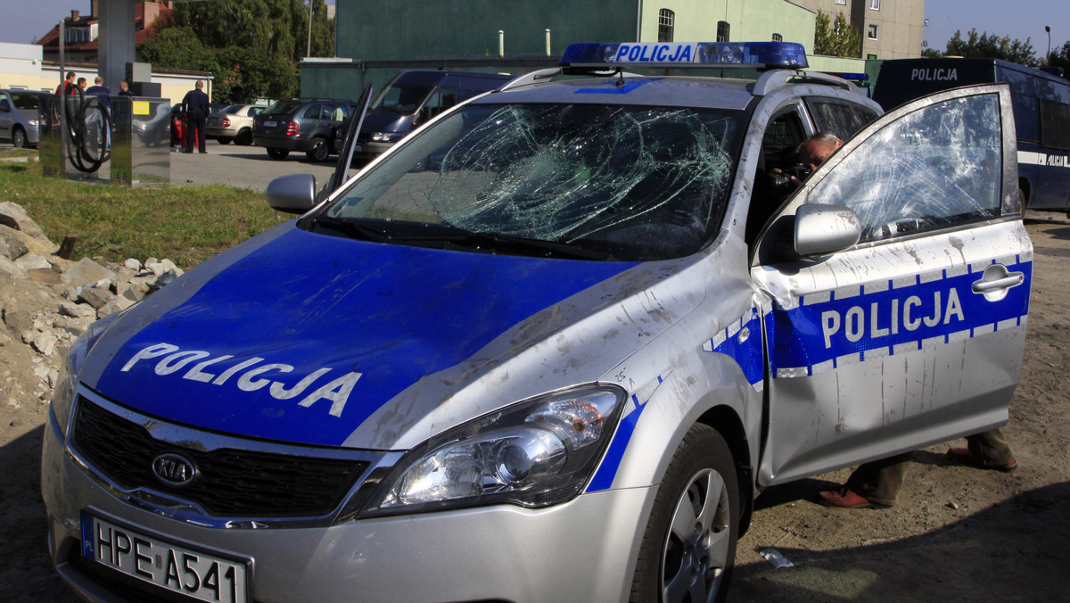 Prezydent Zielonej Góry powołał sztab kryzysowy do monitorowania sytuacji w mieście po nocnych zamieszkach na ulicach, spowodowanych śmiertelnym potrąceniem kibica przez nieoznakowany samochód policyjny.