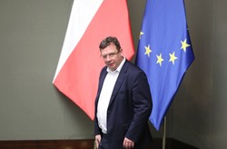 Wójcik o sondażu dla DGP: Pokazuje, jak opozycja jest poza społeczeństwem