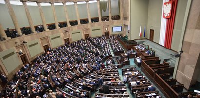 Senat zatwierdził ustawę PiS o Trybunale. Debata do 4. rano