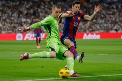 Koniec Lewandowskiego w 64. minucie El Clasico. Pięć goli w meczu Real-Barcelona [WIDEO]