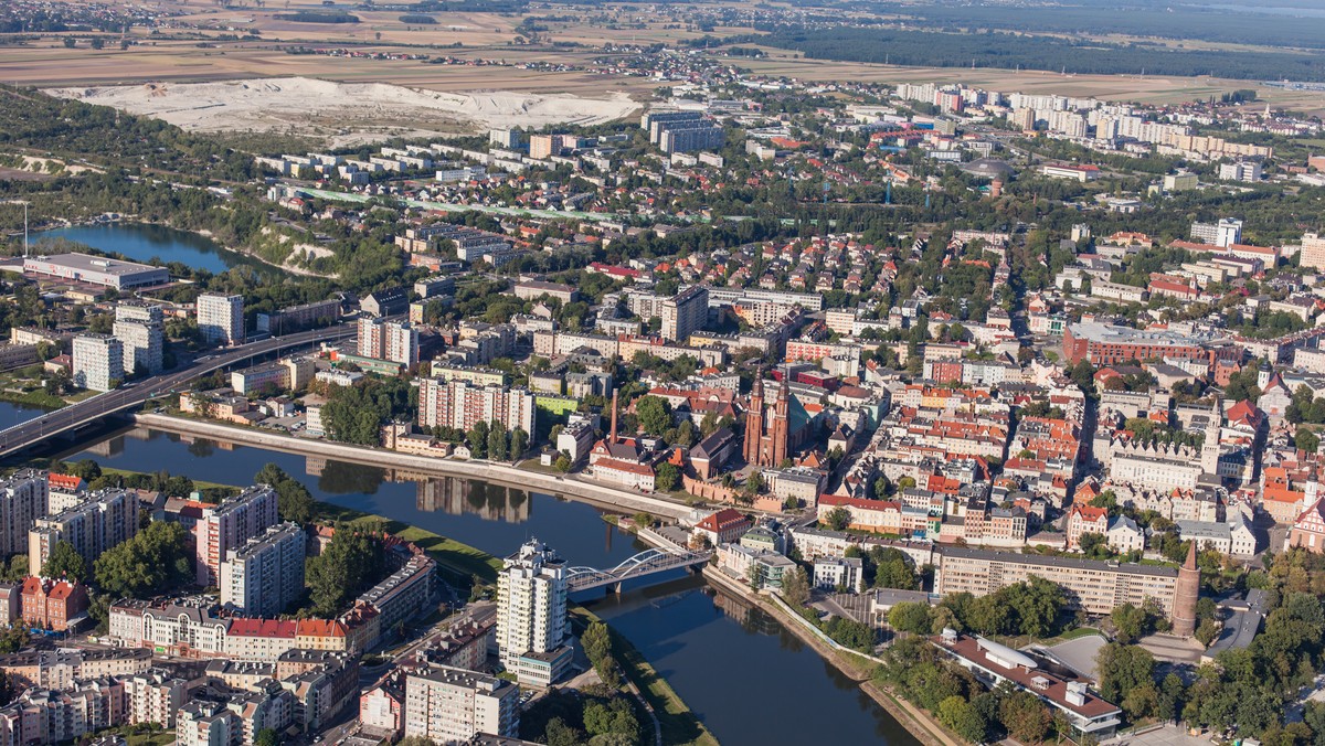 Miasto Opole złożyło wniosek o powiększenie o tereny 13 sołectw, całych lub ich części, z pięciu podopolskich gmin. Wniosek, adresowany do MSWiA, złożono za pośrednictwem wojewody opolskiego. Ostateczną decyzję w tej sprawie podejmie rząd.