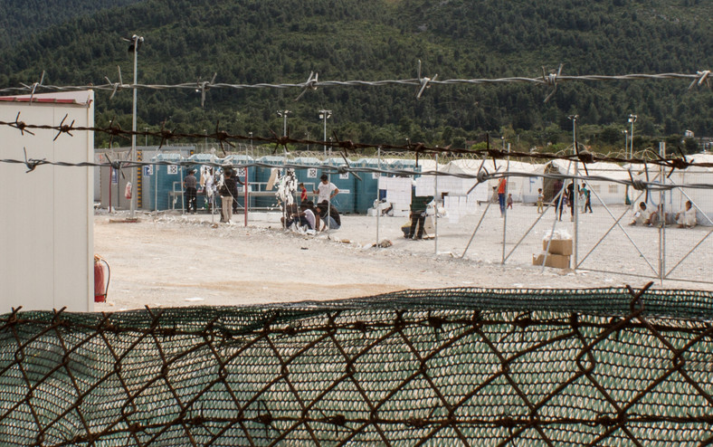 Obóz Malakasa dla migrantów pod Atenami w Grecji