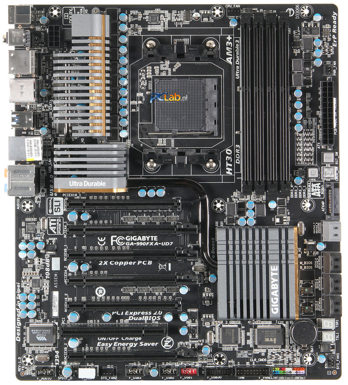 GIGABYTE GA-990FXA-UD7 to konstrukcja wręcz ekstremalna. Bardzo wytrzymała i chłodzona sekcja zasilająca procesor, wyświetlacz kodów POST oraz aż pięć slotów PCI Express.