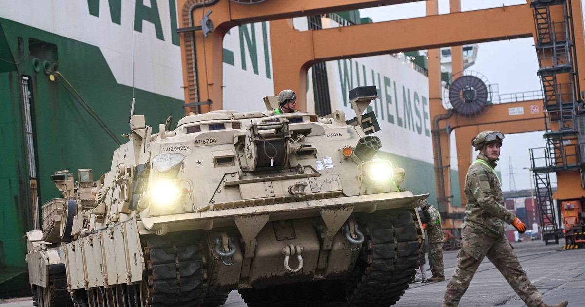 What is the M88A2 Hercules, the heavy US Army vehicle that sank in a ...