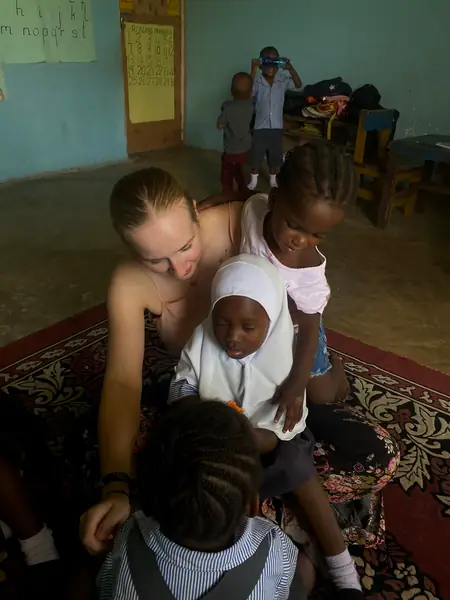 Emilia podczas odbywania wolontariatu w Tanzanii