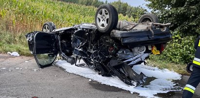 Tragedia w Korczewie. Auto uderzyło w drzewo. W środku były dzieci