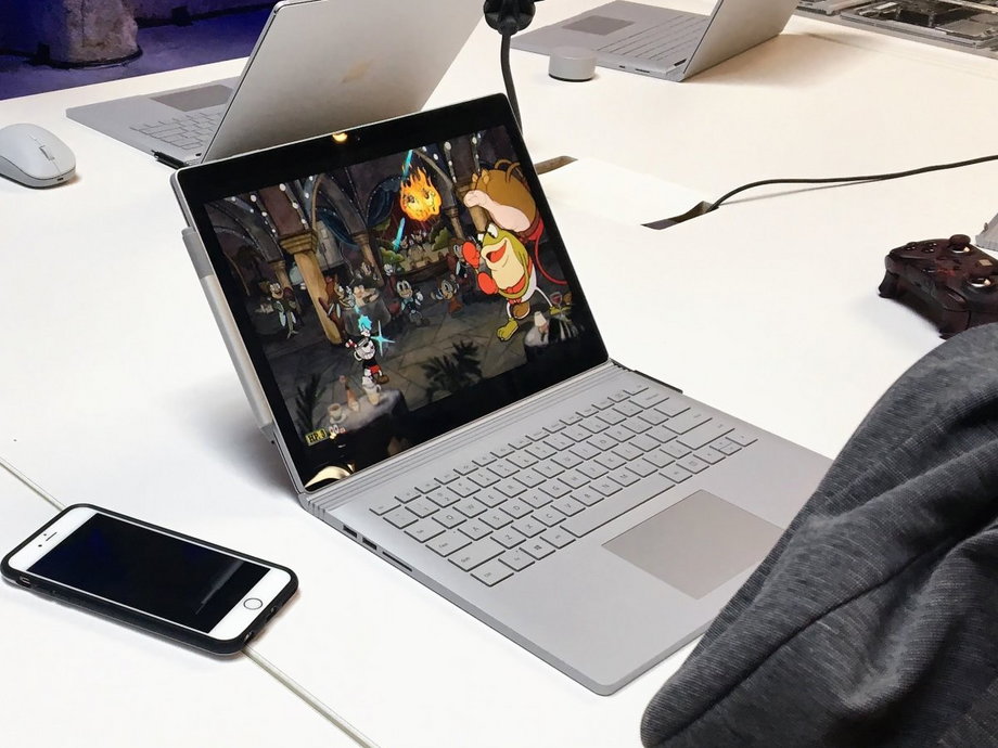 Microsoft twierdzi, że Surface Book 2 jest dwa razy mocniejszy od MacBooków Pro